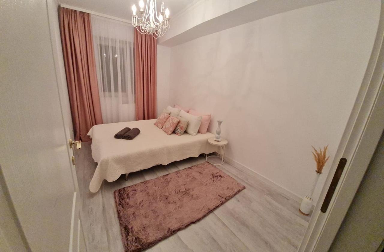 Apartament Larysse Орадя Екстер'єр фото