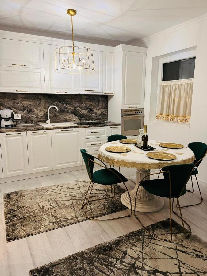 Apartament Larysse Орадя Екстер'єр фото