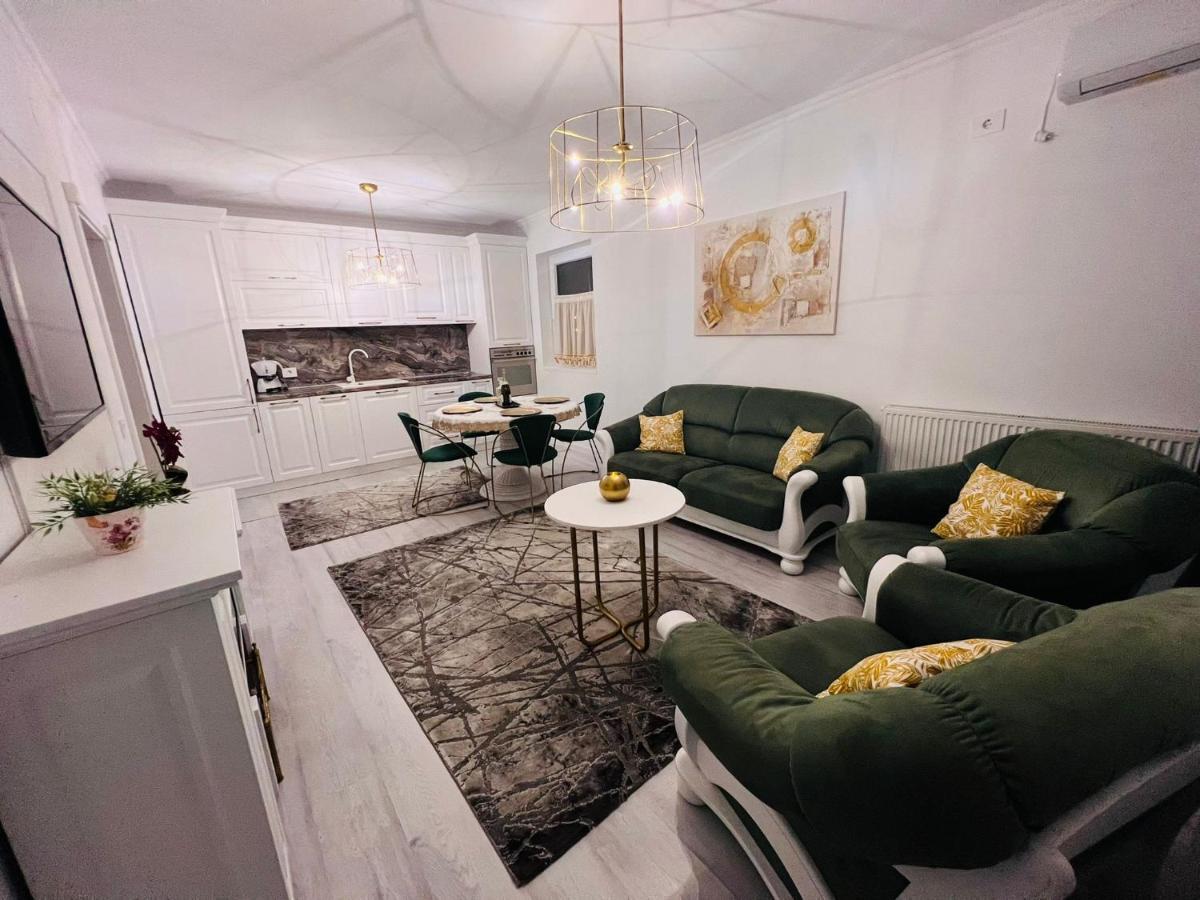 Apartament Larysse Орадя Екстер'єр фото